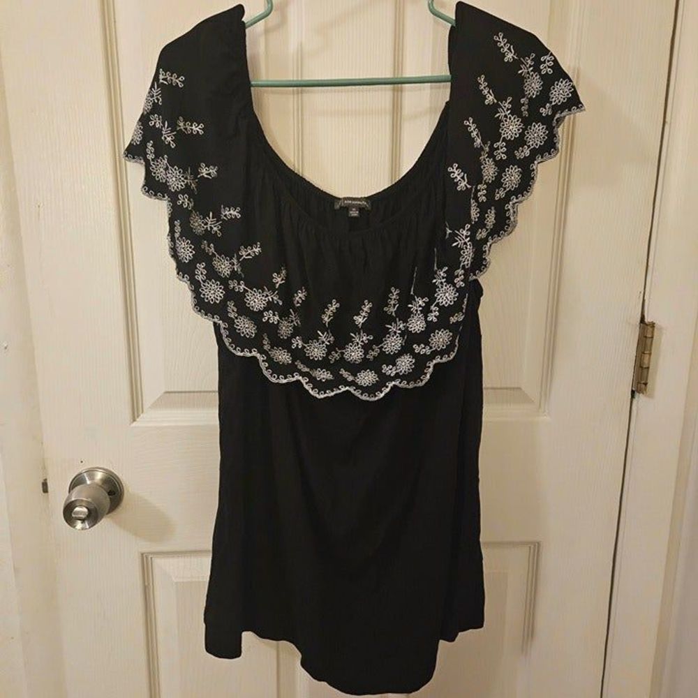 Adrianna Papell Off the Shoulder Floral Embroidered Top Black & White Ruffle 3XL